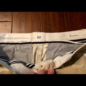 GAP Pants - GAP camo “girlfriend chino” pant GAP Pants - GAP camo “girlfriend chino” pant